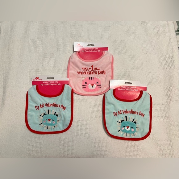- Baby bibs - Picture 1 of 2